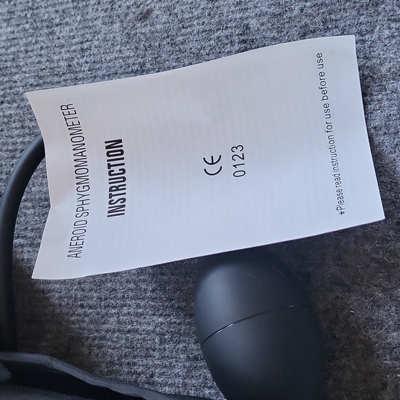 Medical Sphygmomanometer with Carrying Case black - Picture 3 of 4